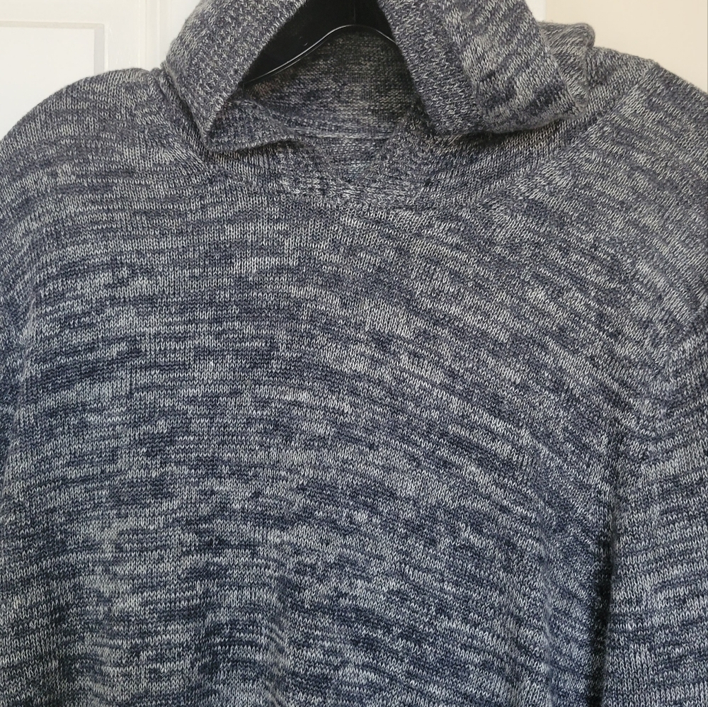 Vince men's hoody,  TAG IS MISSING. size is medium but may fit a slightly larger